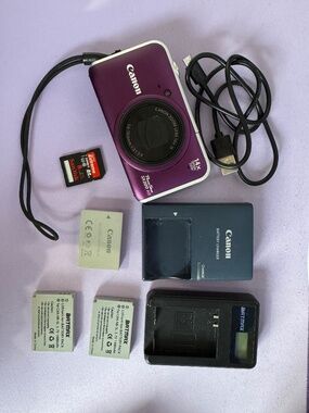 Canon PowerShot SX220 12.1 MP Digital Camera - 14x Optical Zoom
